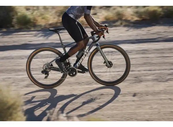 Giant Revolt Advanced Pro 0 gravel rower Interstellar