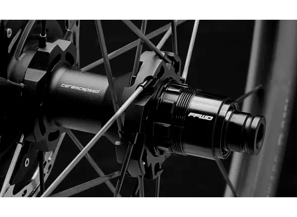 FFWD RAW CS 55 szosowe zaplecione koła Matt Black