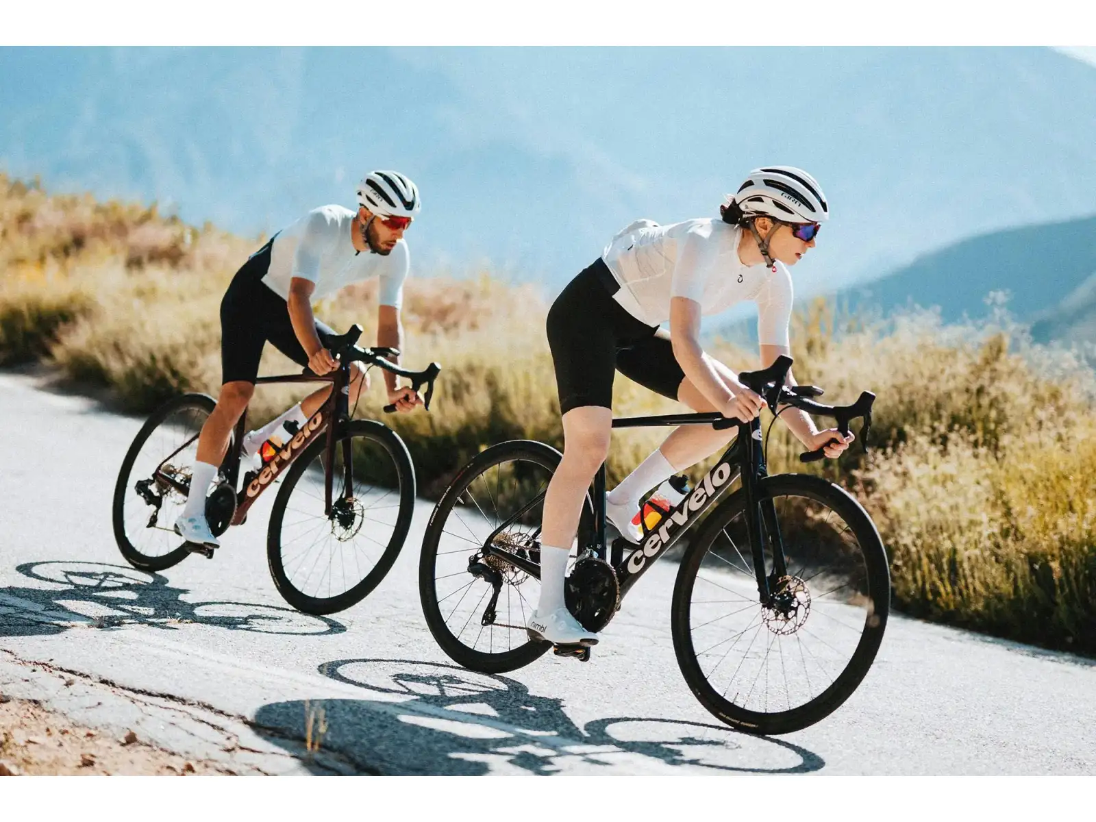 Cervélo Caledonia 105 Di2 rower szosowy Carmine