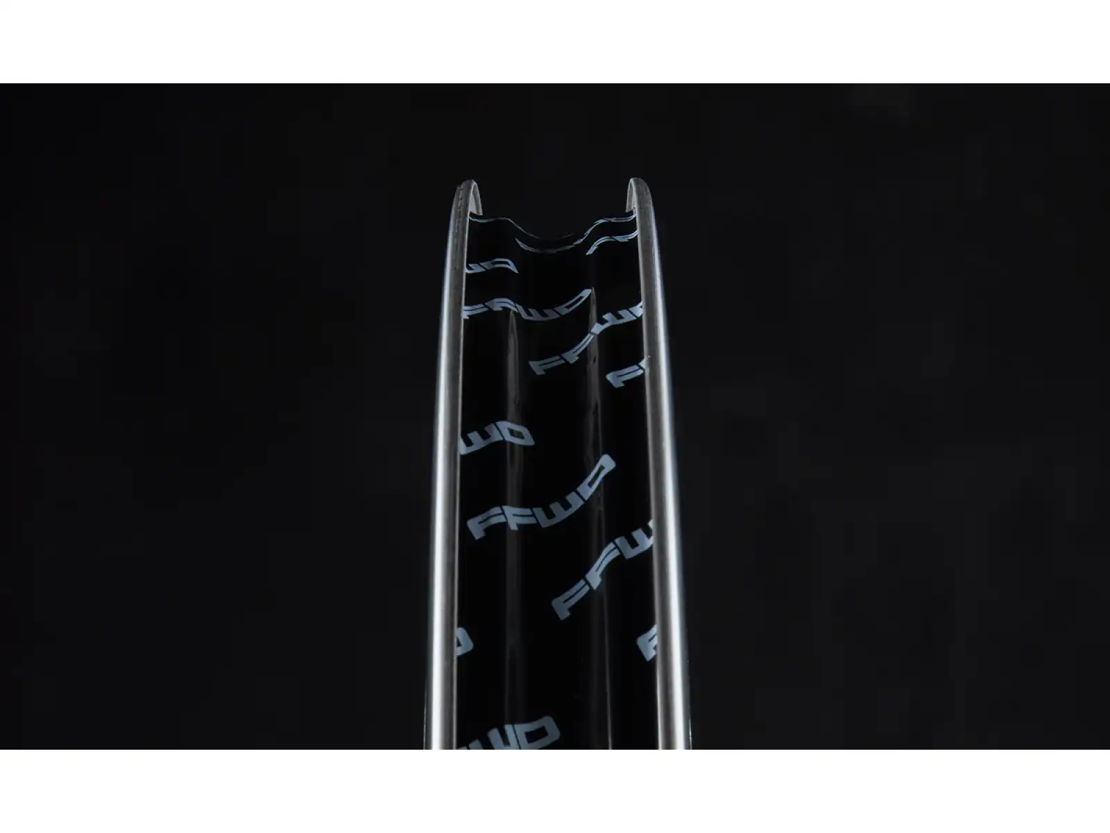 FFWD FALCON + RYOT77 Shimano 11/12sp zaplecione koła