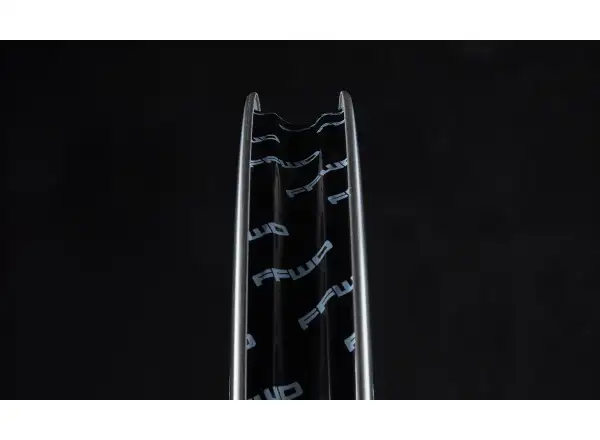 FFWD FALCON + RYOT77 Shimano 11/12sp zaplecione koła