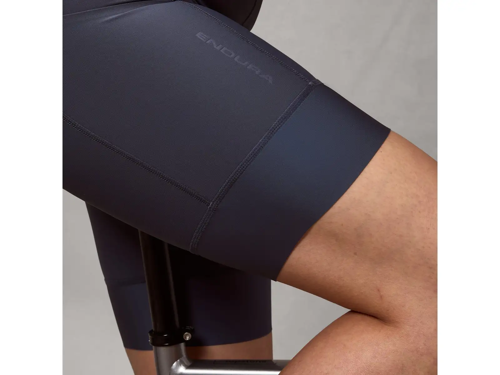 Endura Loop damskie spodenki z wkładką Carbon Grey