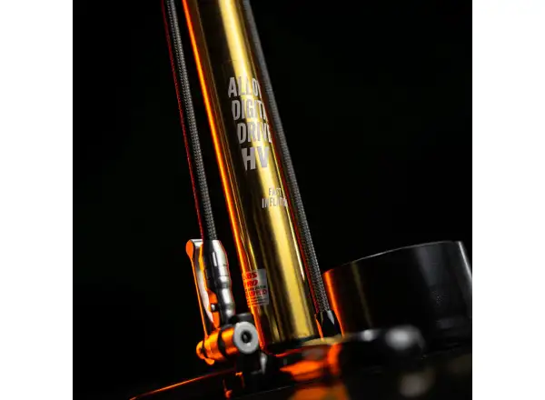 Lezyne 18K Digital Drive pompka warsztatowa GOLD/BLACK