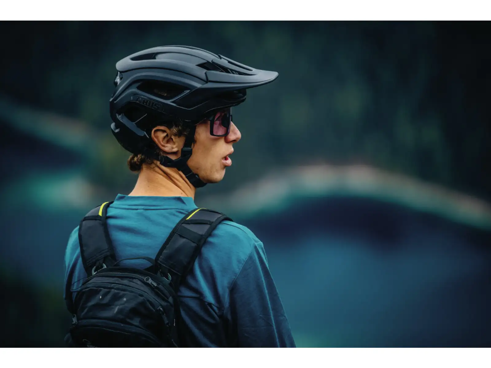 Abus Cliffhanger MTB kask Midnight Blue