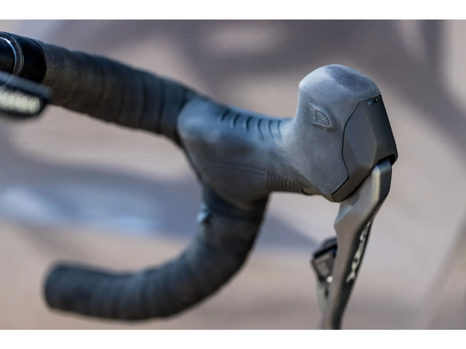 Shimano GRX Di2 ST-RX825 2sp. lewa dźwignia zmiany biegów i przedni klamkomanetka hamulca