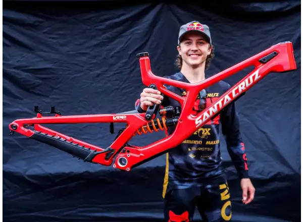 Santa Cruz V10 8 CC MX 24 rama zjazdowa Red Factory rozm. L