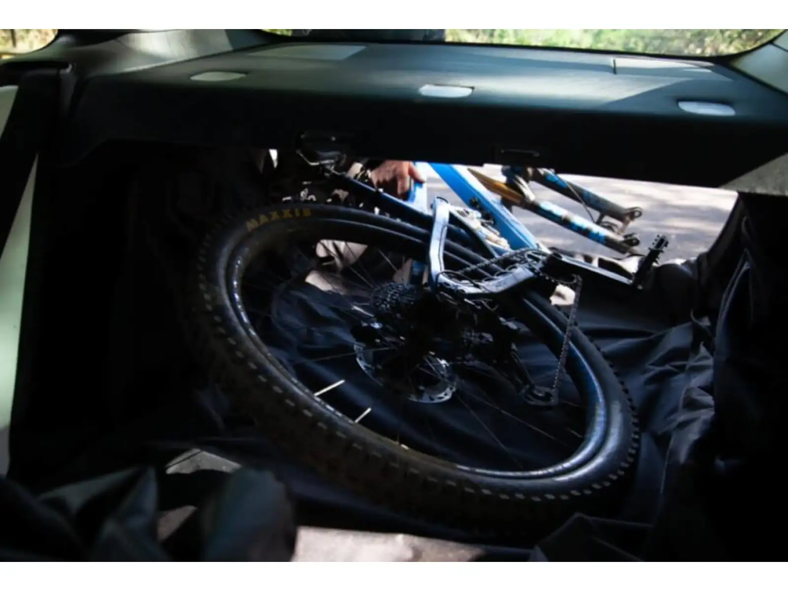 Hiplok Rideshield ochronna mata 2700 x 1020 mm czarna