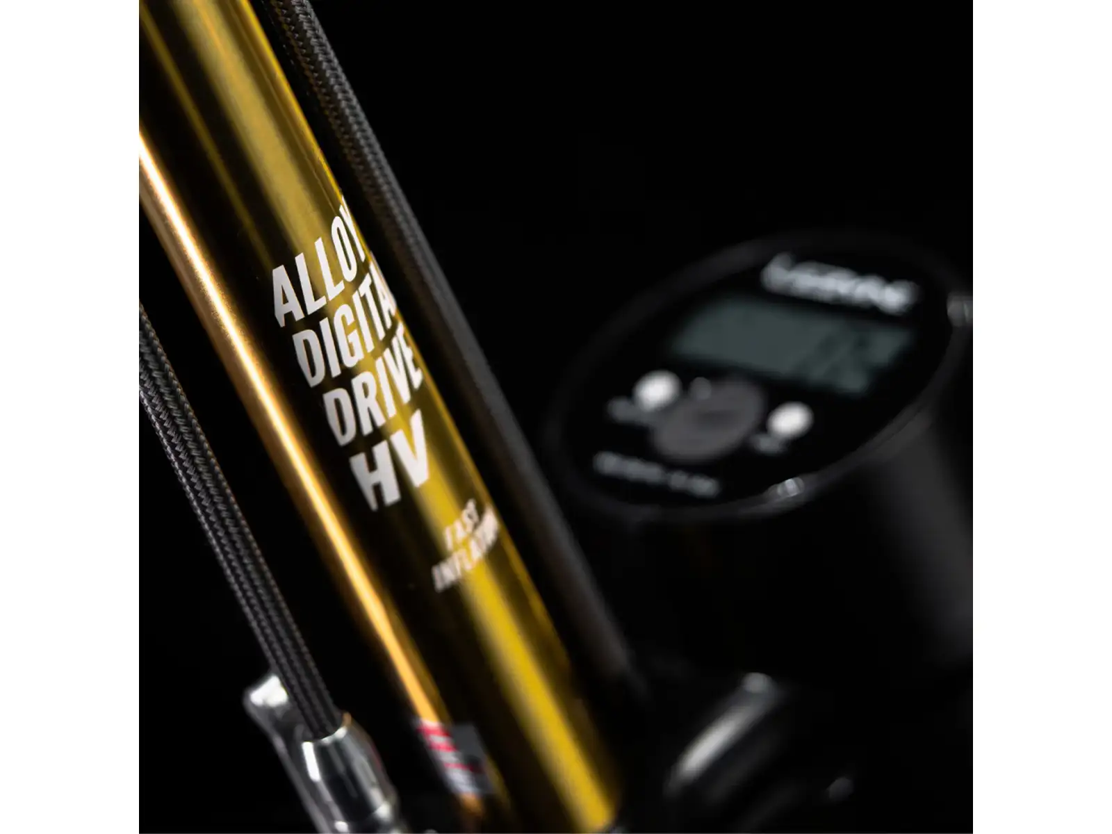 Lezyne 18K Digital Drive pompka warsztatowa GOLD/BLACK