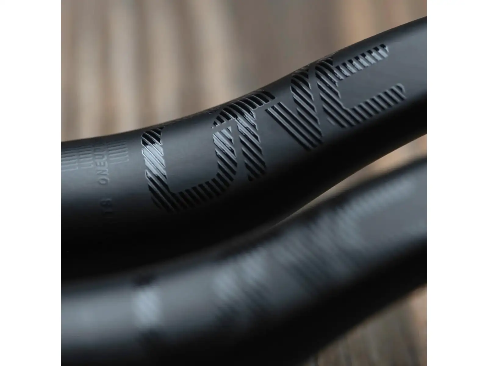 OneUp kierownica V1 Carbon 35/800 mm skok 35 mm czarna