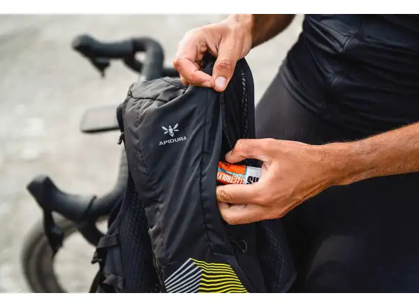 Apidura Racing Hydration kamizelka rowerowa 2 l czarna