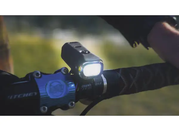 Lezyne KTV Drive 300+ przednia lampka