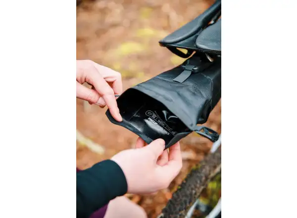 Fidlock Pinclip torba pod siodełko czarna roz. S