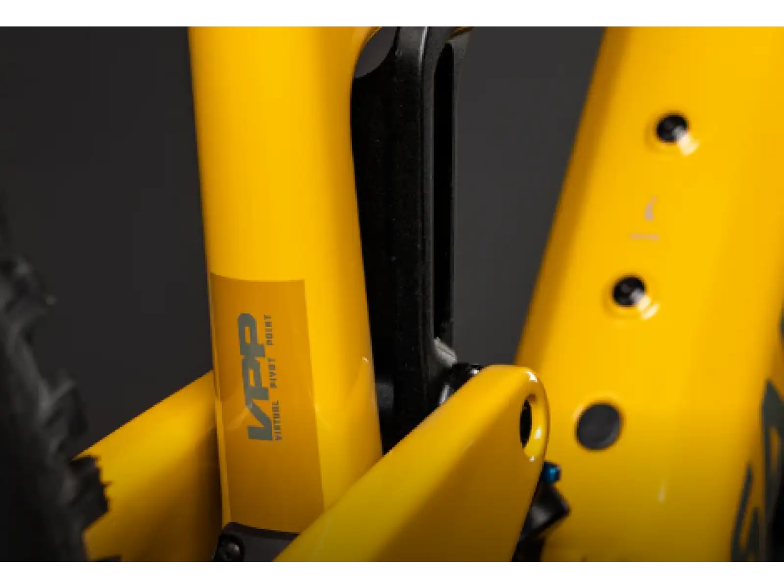 Santa Cruz Heckler SL 1 C 70 rower elektryczny z pełnym zawieszeniem Gloss Mustard Yellow
