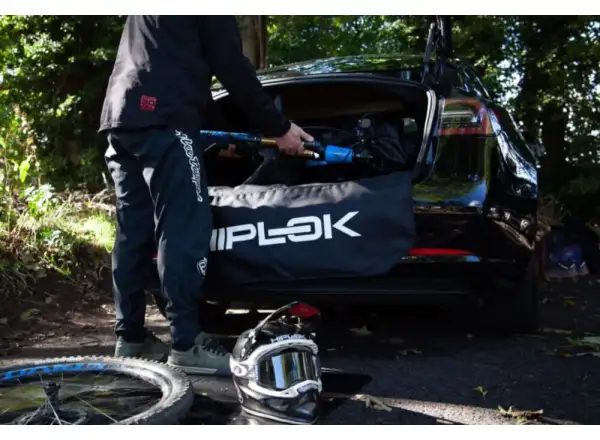 Hiplok Rideshield ochronna mata 2700 x 1020 mm czarna