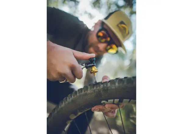 Lezyne Tubeless CO2 Blaster W/O CO2 zestaw naprawczy do opon bezdętkowych