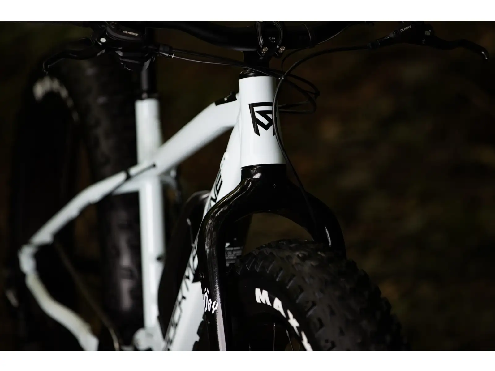 Rock Machine VYÖRY e50 S rower elektryczny typu fatbike Gloss White/Black WZÓR