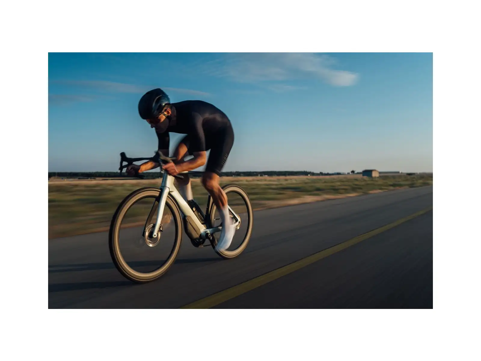 MET Manta MIPS szosowy kask Motion Blur