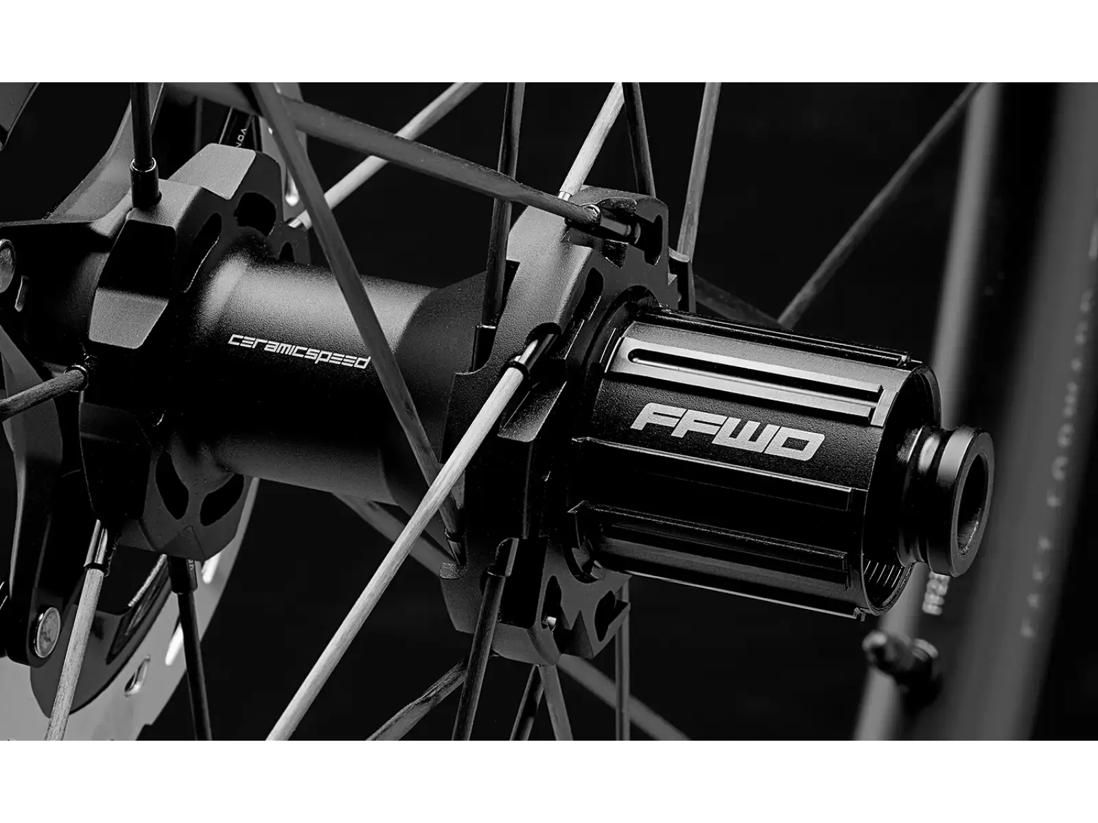 FFWD RAW CS 44 szosowe koła zaplecione Matt Black