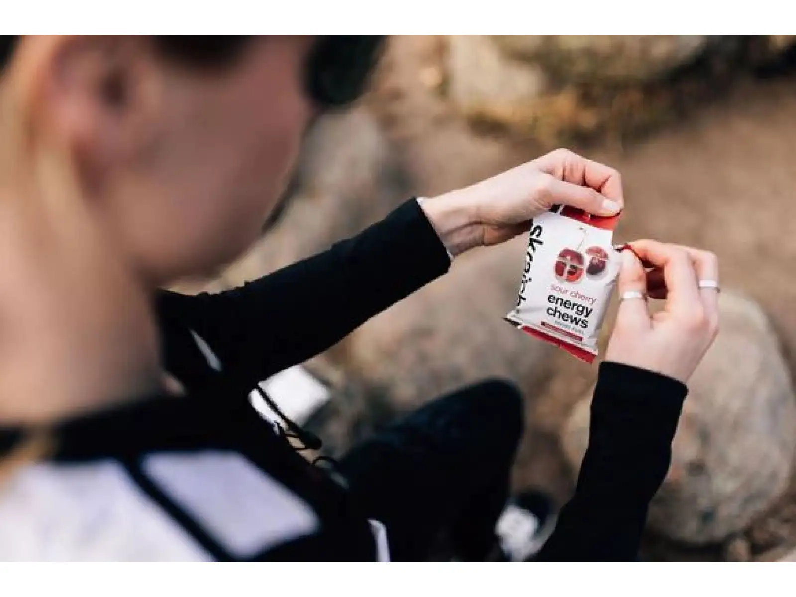 Skratch Labs Energy Chews owocowe cukierki 50 g wiśnia + kofeina