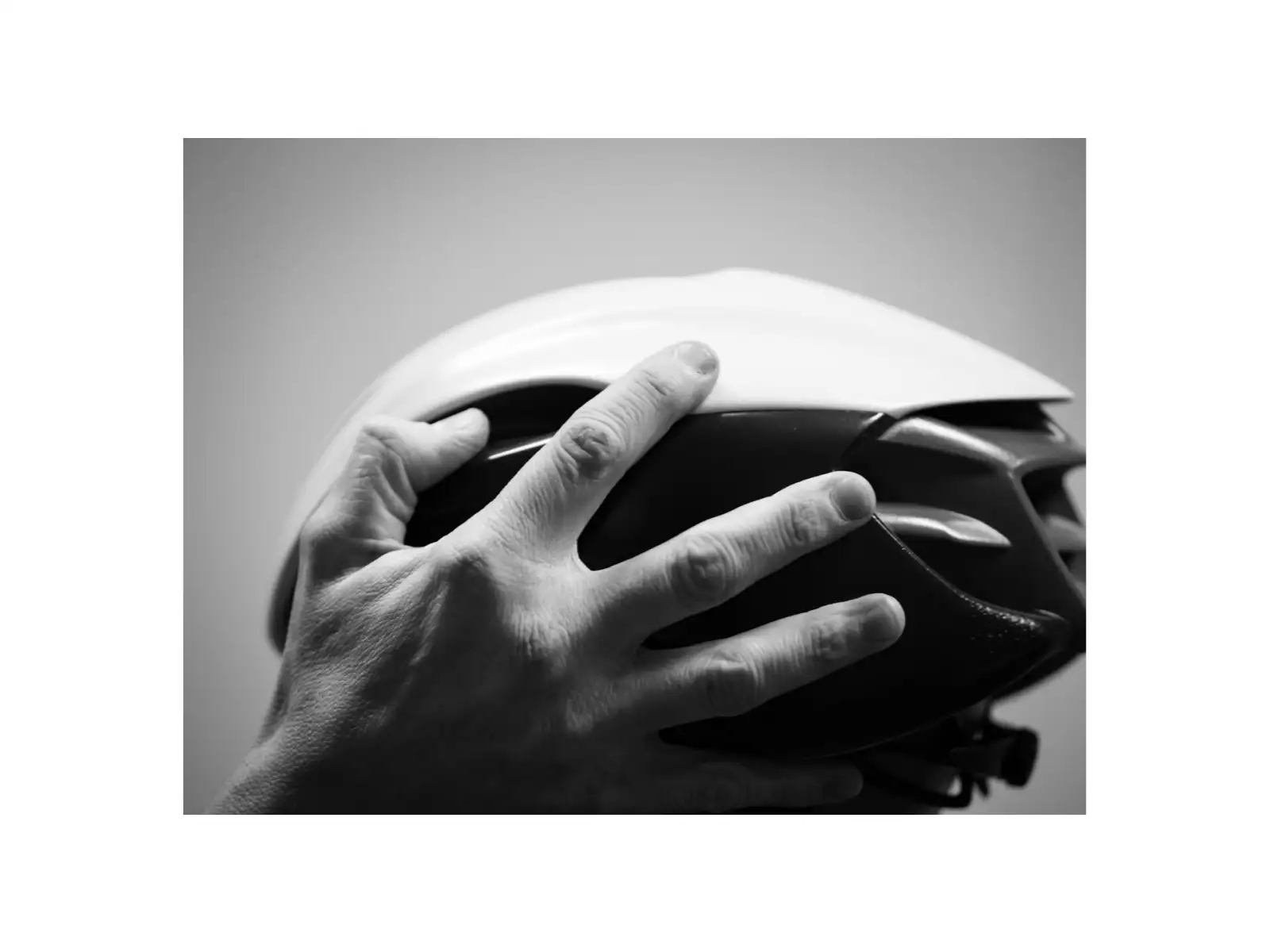 MET Manta MIPS szosowy kask Motion Blur