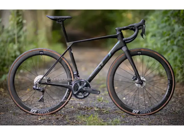 Superior X-Road Team Issue R rower szosowy Matte Black/Stealth Chrome