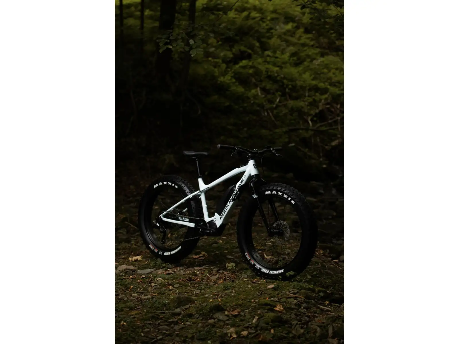 Rock Machine VYÖRY e50 S rower elektryczny typu fatbike Gloss White/Black WZÓR