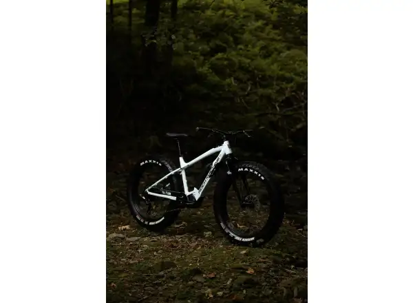 Rock Machine VYÖRY e50 S rower elektryczny typu fatbike Gloss White/Black WZÓR