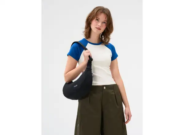 Aevor taška přes rameno/messenger/kabelka AEVOR Sling Bag Small BLACK