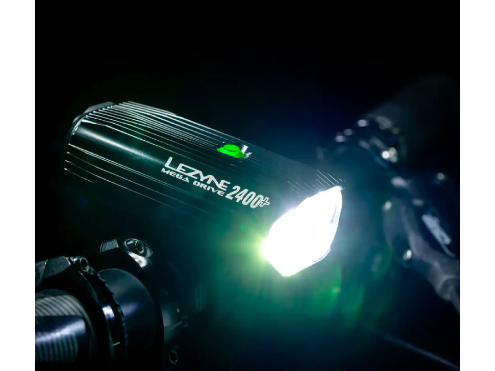 Lezyne Mega Drive 2400+ Loaded kit zestaw oświetleniowy