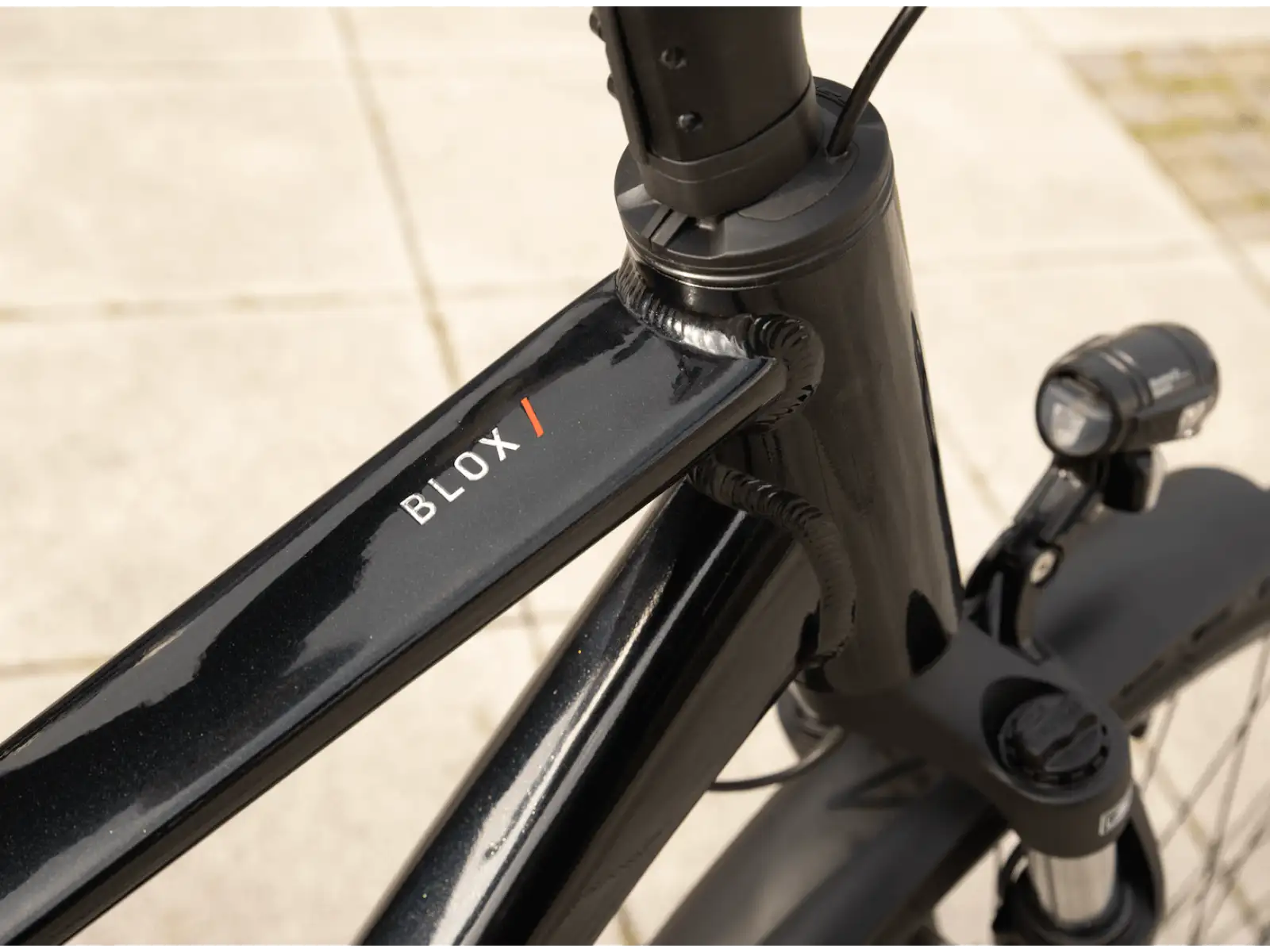 Superior Blox 6.7 T rower miejski Gloss Metallic Black