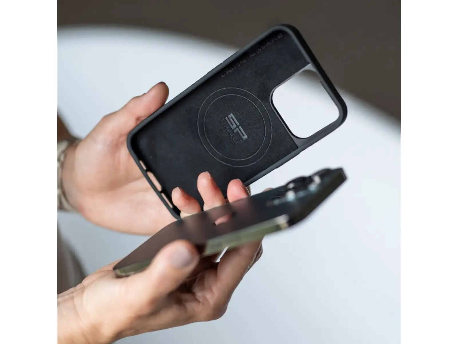 SP Connect SPC+ etui na telefon Apple iPhone17