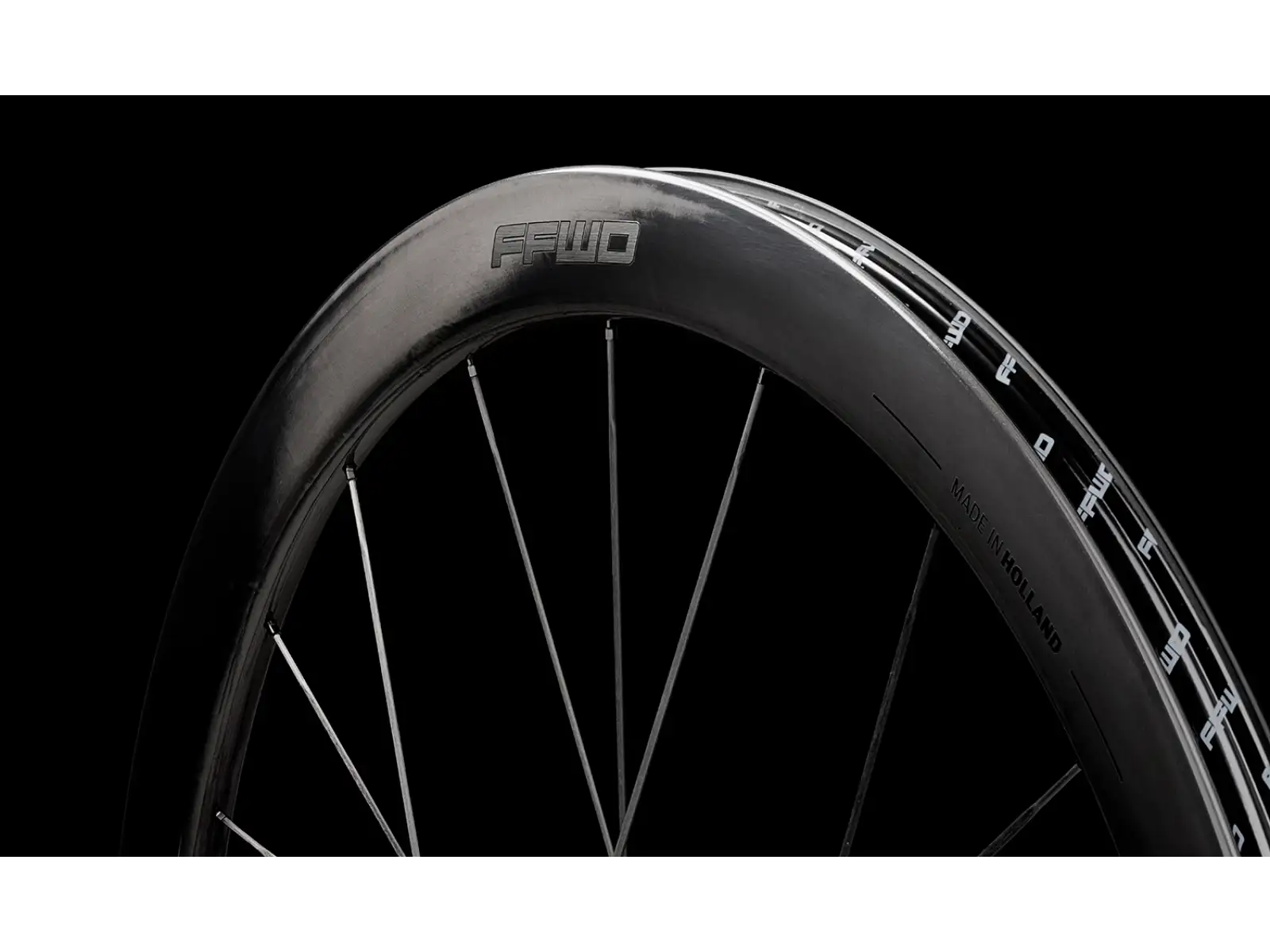 FFWD RAW CS 44 szosowe koła zaplecione Gloss Black