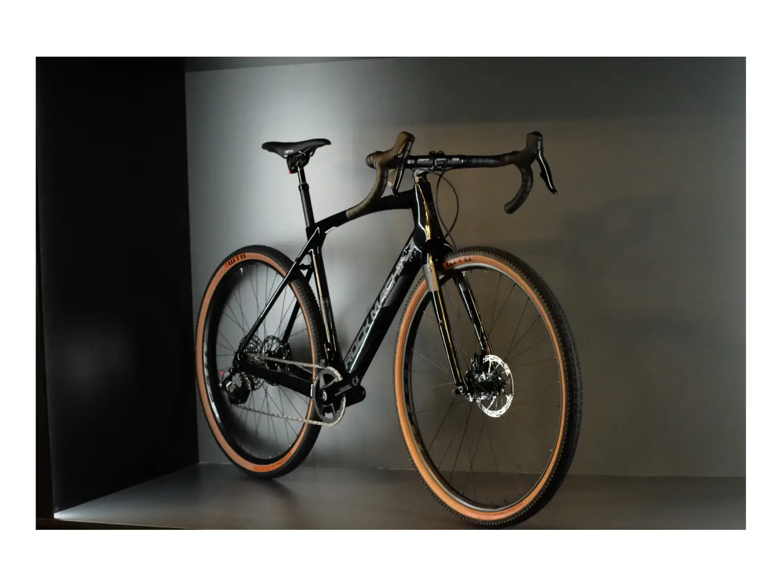 Rock Machine Gravelride CRB 900 AXS rower gravel Stealth Black WZÓR