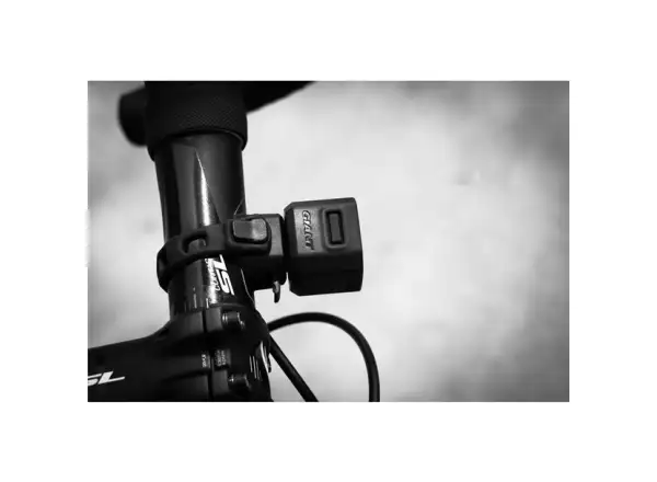 Giant Recon HL 100 przednia lampka czarna