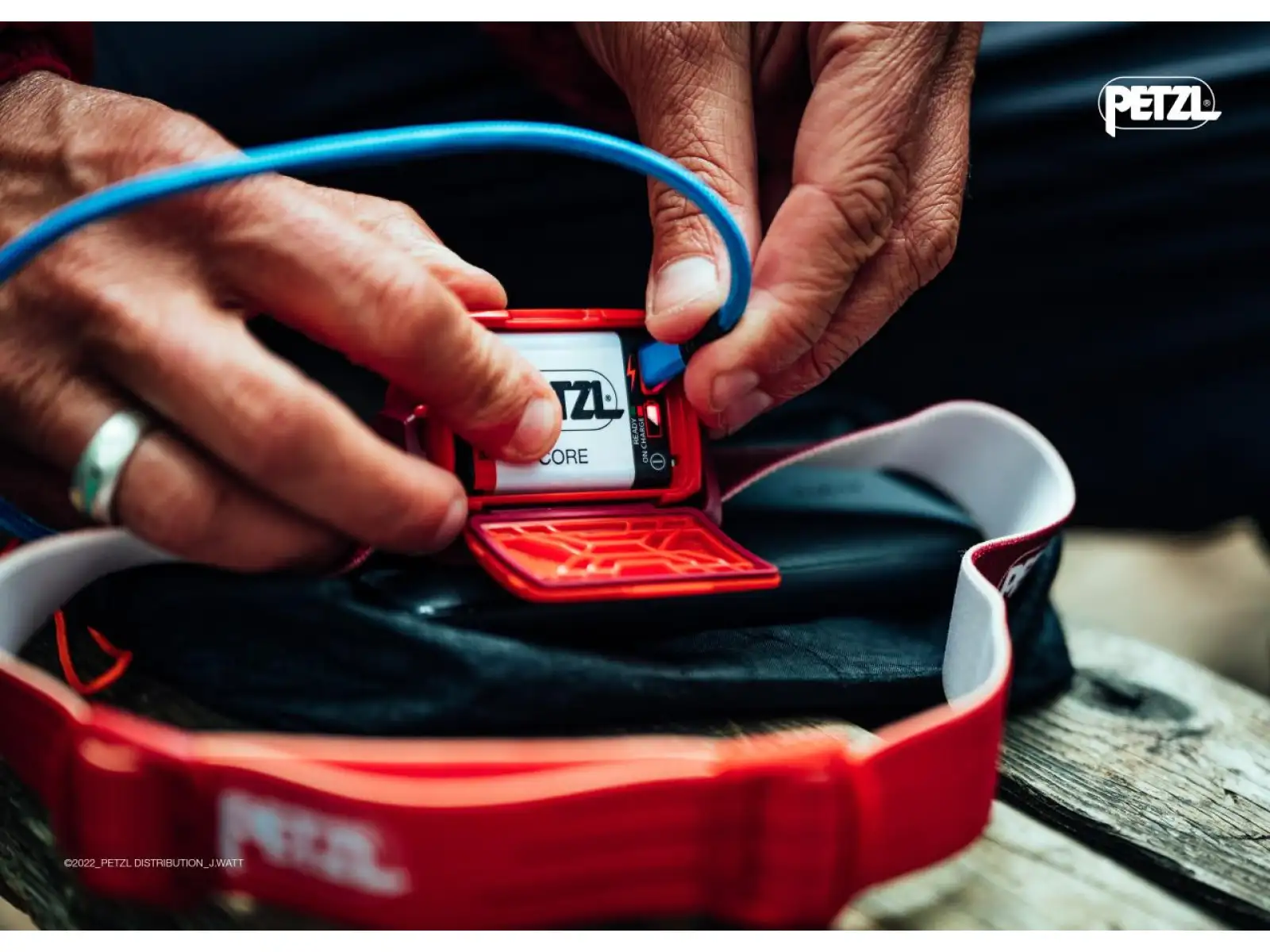 Petzl ACTIK CORE 2025 latarka czołowa niebieska