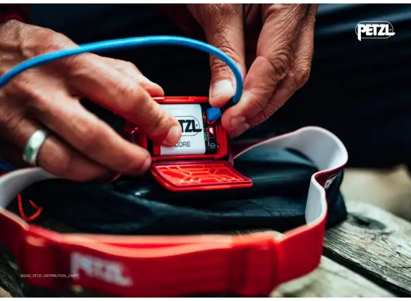 Petzl ACTIK CORE 2025 latarka czołowa niebieska