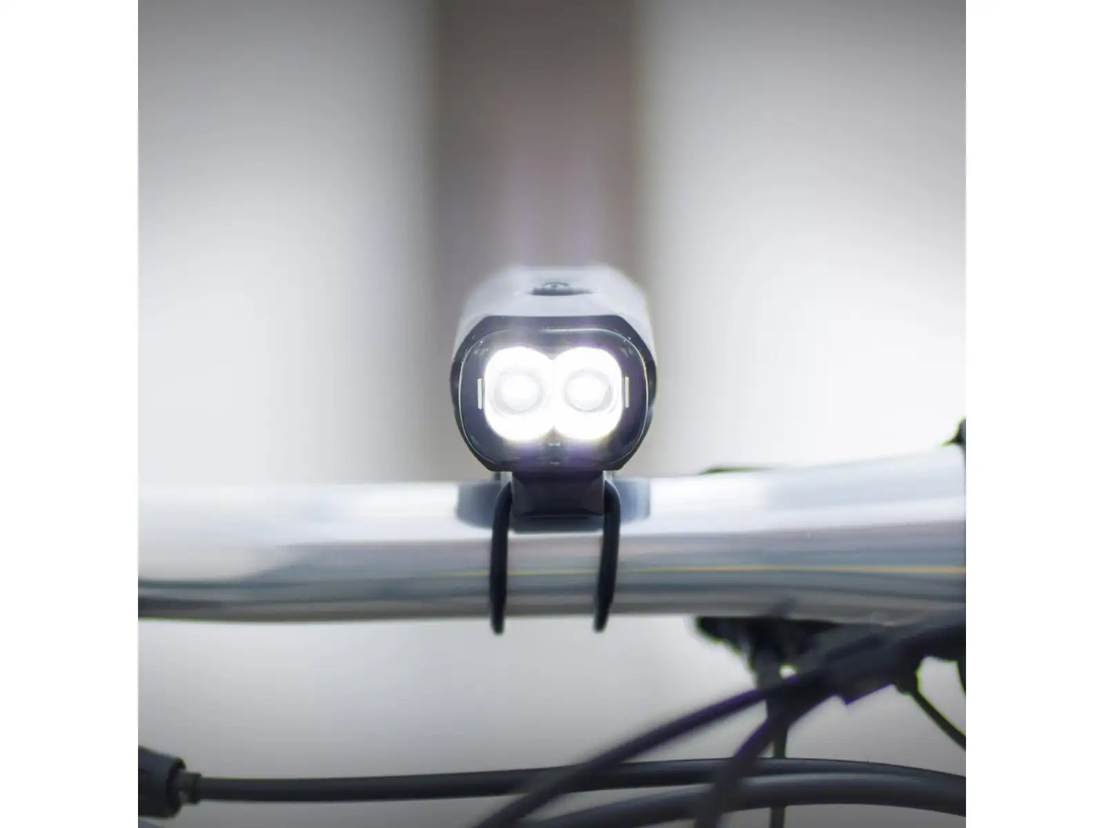 Lezyne KTV Drive 300+ przednia lampka