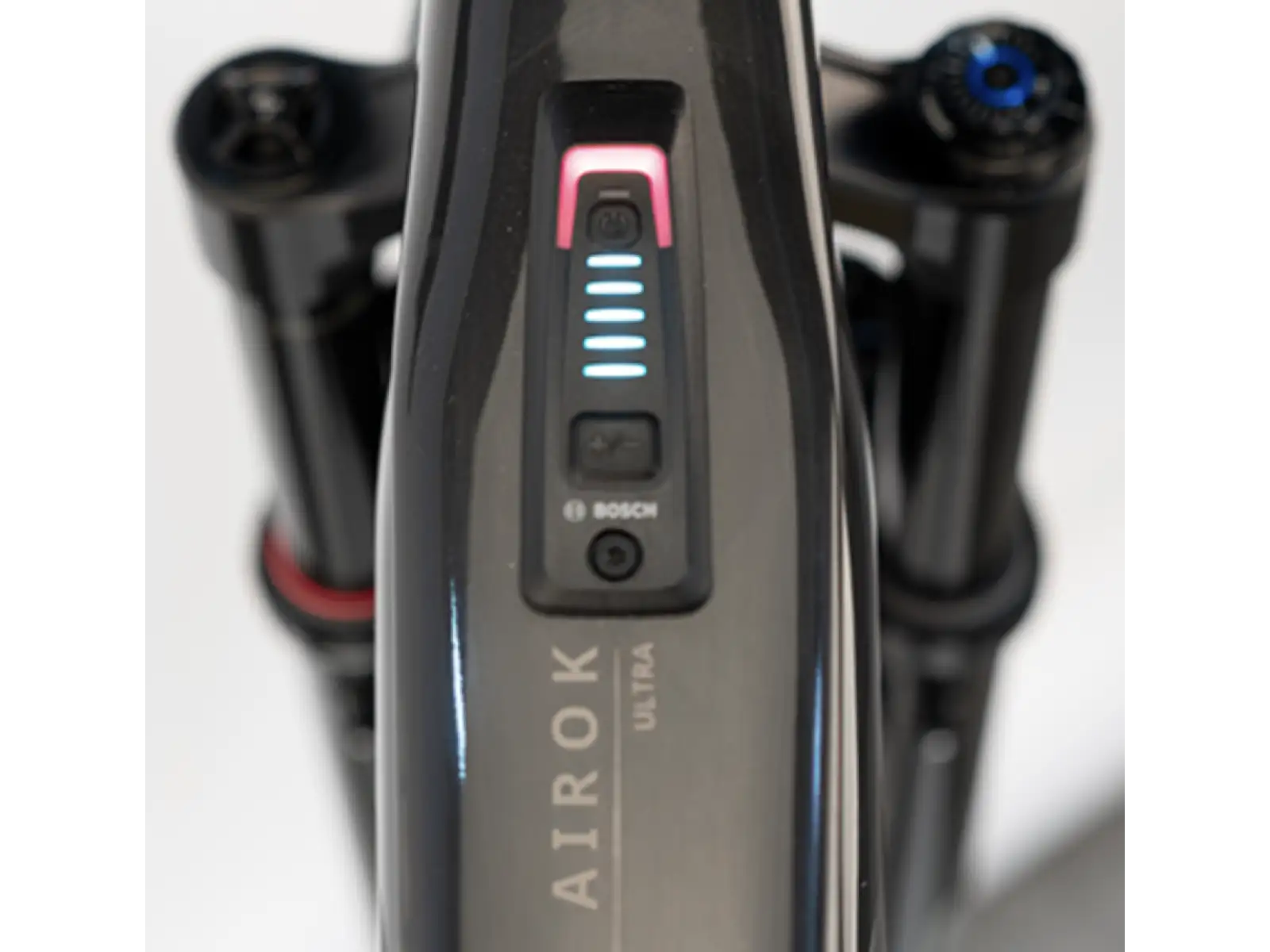 Raymon Airok Ultra celoodwieszony rower elektryczny Carbon Stealth/Iridescant