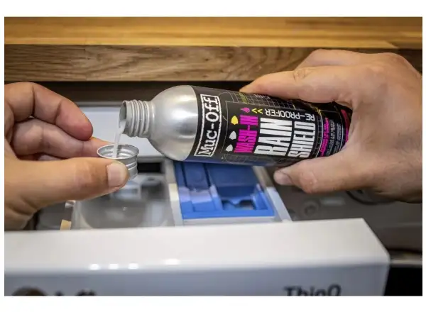 Muc Off Wash-In Rain Shield Re-proofer środek do prania 300 ml