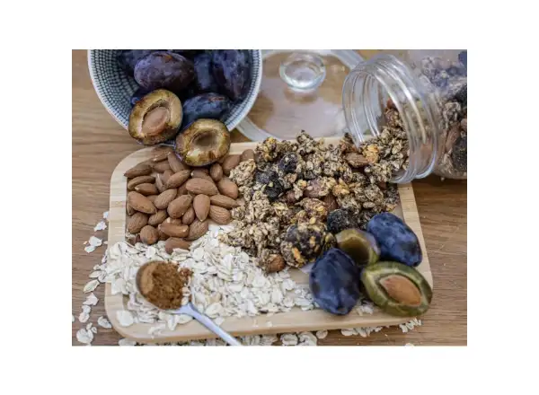 Passion Chrupiąca granola 450g - Makowa ze śliwkami