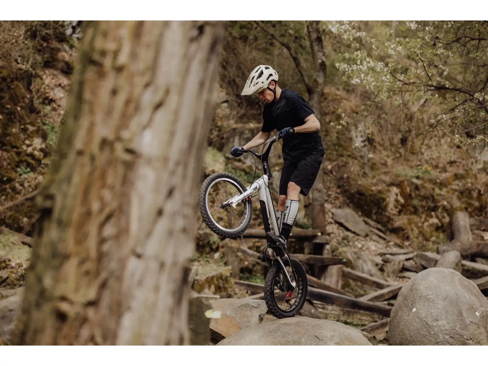 Force Trail kask MTB kremowy