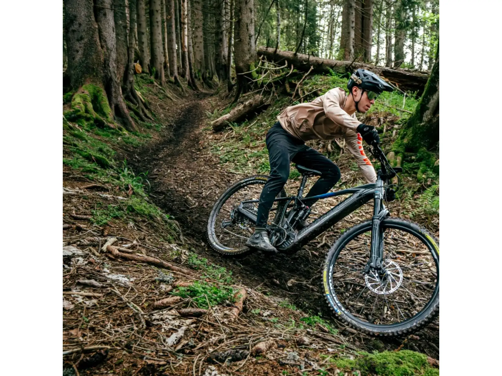 Mavic E-Crossride 1 29" 30mm Boost 6-otworów przednie zaplecione koło