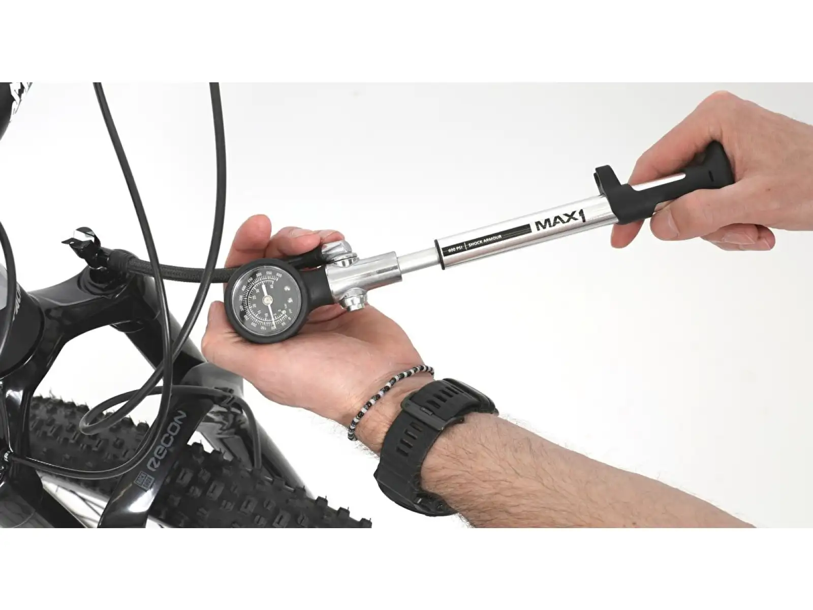Max1 Shock Sport Armour 600 psi pompka z manometrem