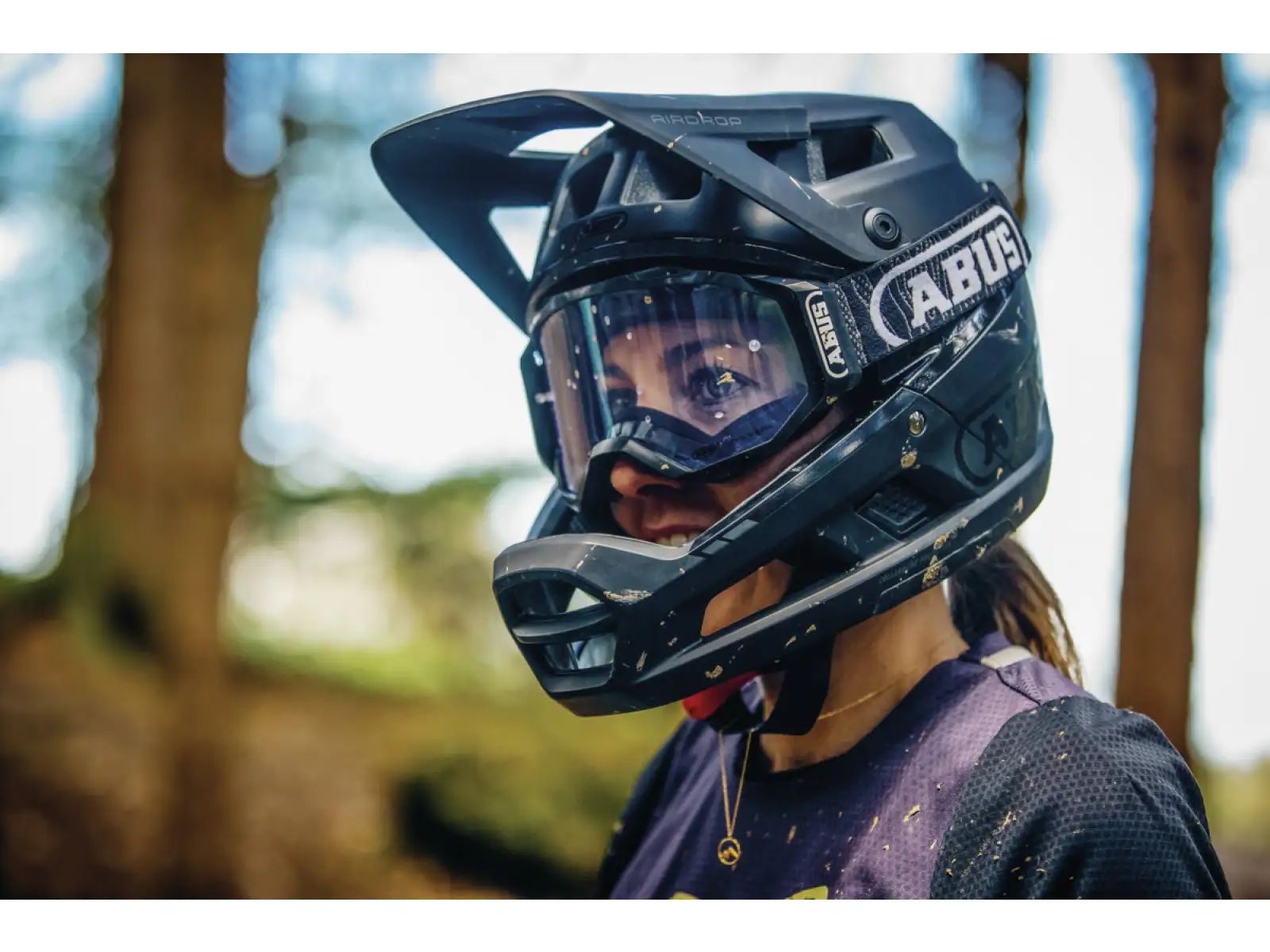 Abus AirDrop MIPS kask Black Gold