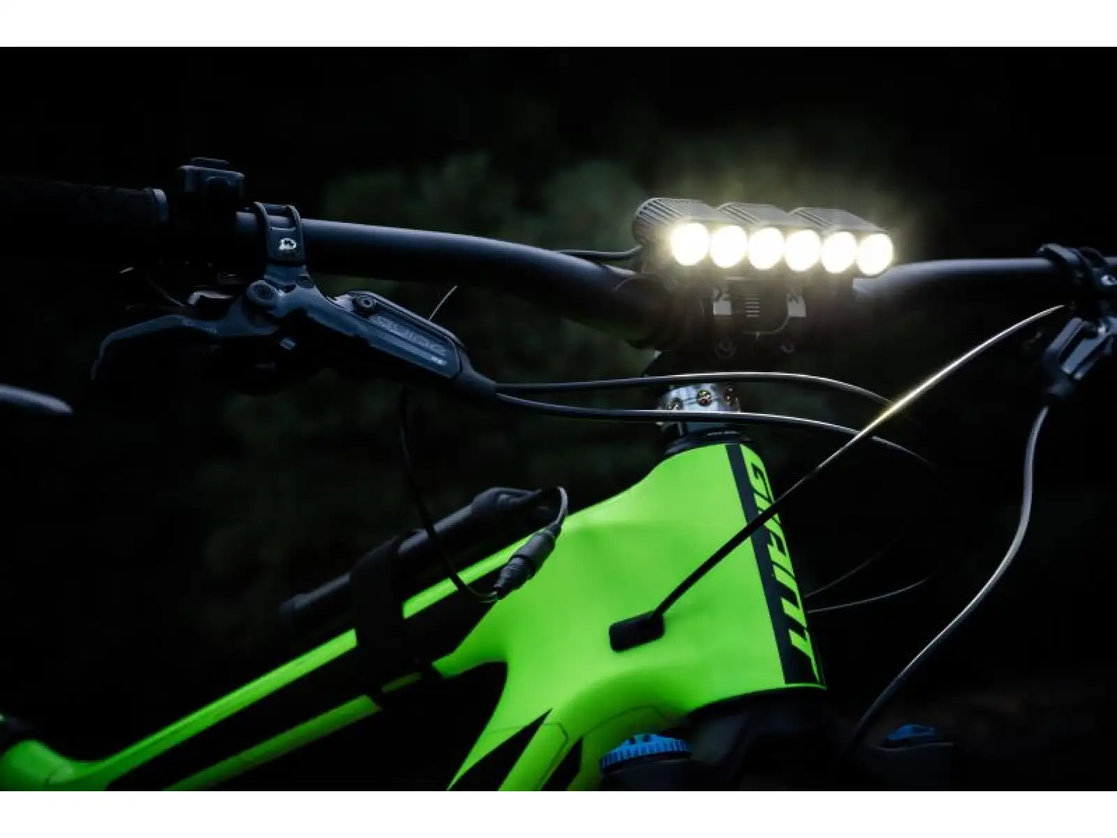 Gemini Titan 2500 OLED przednie światło