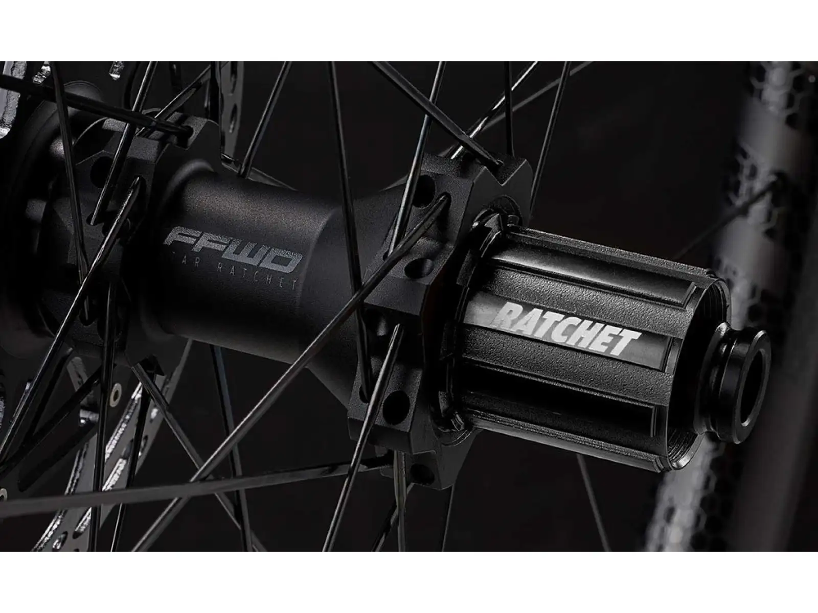 FFWD OUTLAW Carbon Boost 30 mm 29" zaplecione koła MattBlack
