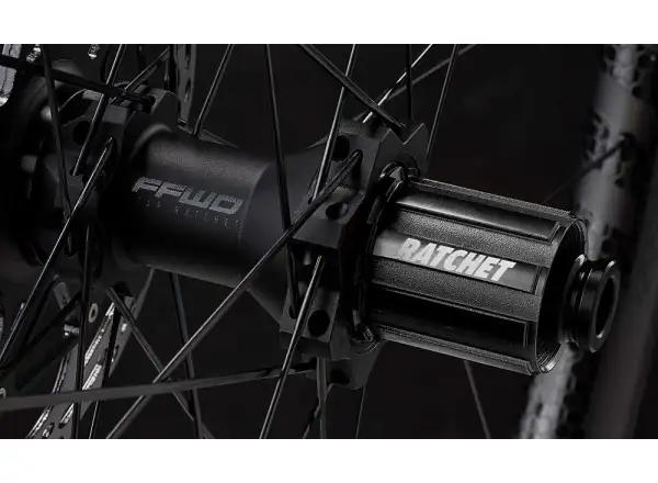 FFWD OUTLAW Carbon Boost 30 mm 29" zaplecione koła MattBlack