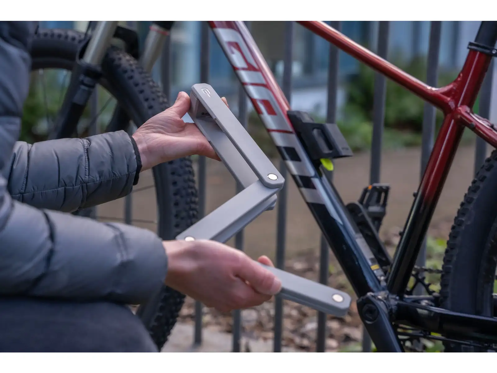 HIPLOK zamek Switch 105cm szary