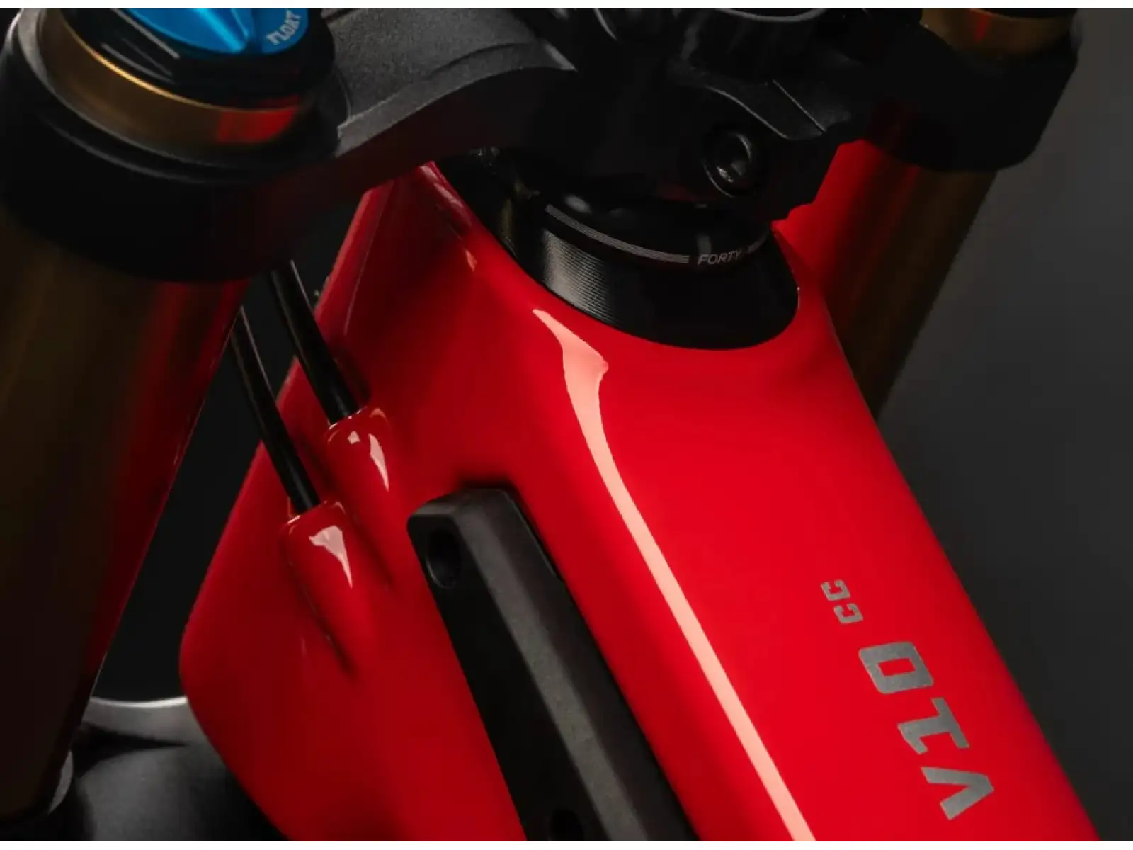 Santa Cruz V10 8 CC MX 24 rama zjazdowa Red Factory rozm. L