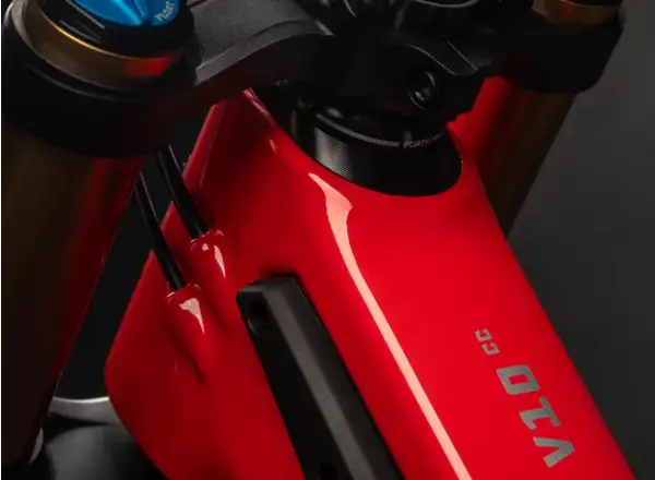 Santa Cruz V10 8 CC MX 24 rama zjazdowa Red Factory rozm. L